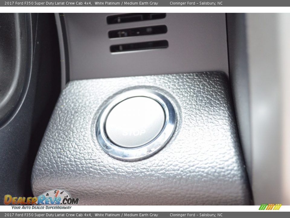 2017 Ford F350 Super Duty Lariat Crew Cab 4x4 White Platinum / Medium Earth Gray Photo #24