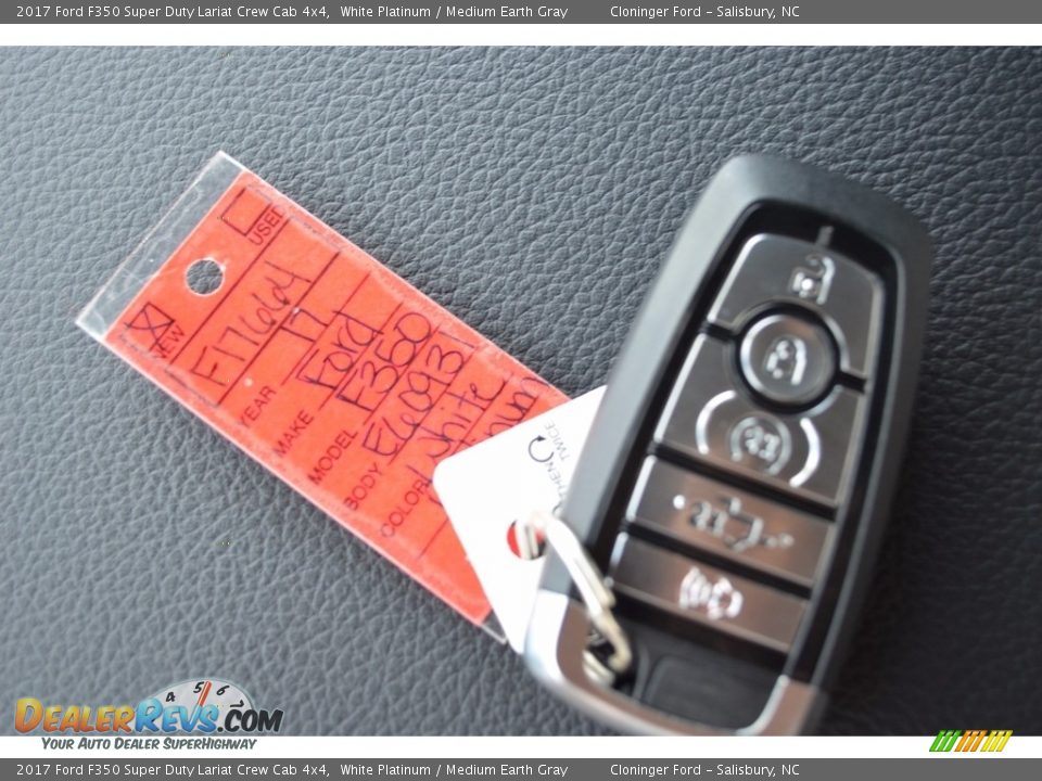 2017 Ford F350 Super Duty Lariat Crew Cab 4x4 White Platinum / Medium Earth Gray Photo #25