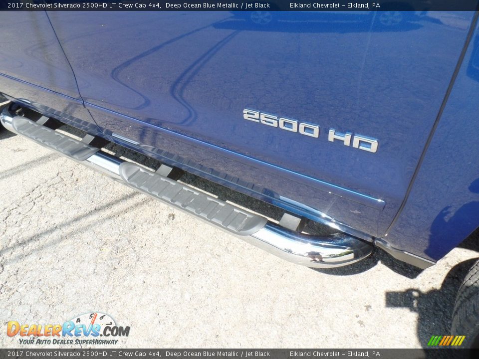 2017 Chevrolet Silverado 2500HD LT Crew Cab 4x4 Deep Ocean Blue Metallic / Jet Black Photo #12