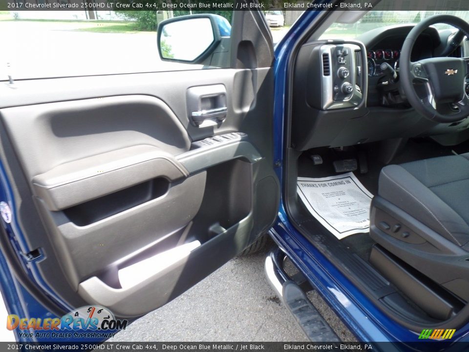 2017 Chevrolet Silverado 2500HD LT Crew Cab 4x4 Deep Ocean Blue Metallic / Jet Black Photo #13