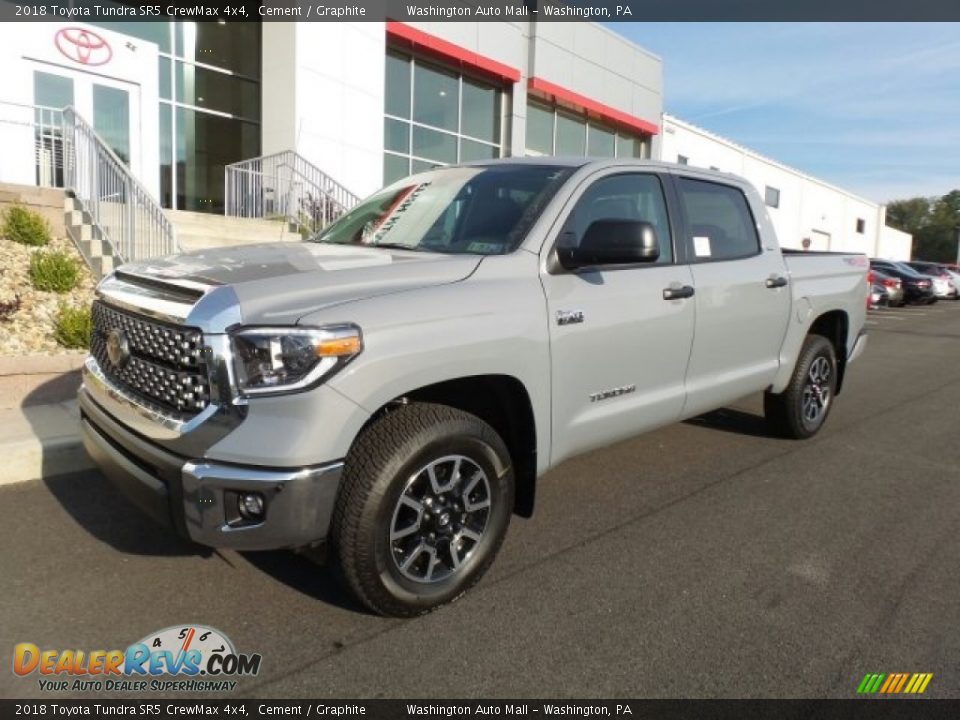 Front 3/4 View of 2018 Toyota Tundra SR5 CrewMax 4x4 Photo #5