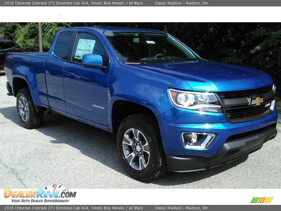 Front 3/4 View of 2018 Chevrolet Colorado Z71 Extended Cab 4x4 Photo #3