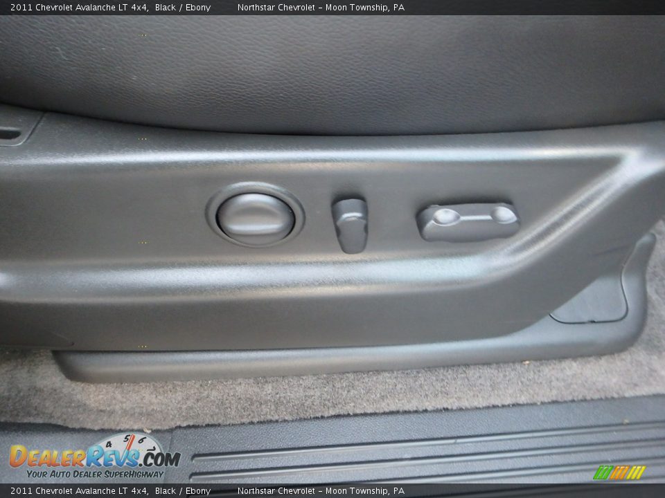 2011 Chevrolet Avalanche LT 4x4 Black / Ebony Photo #16