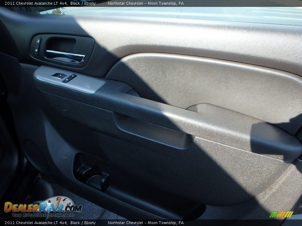 2011 Chevrolet Avalanche LT 4x4 Black / Ebony Photo #17
