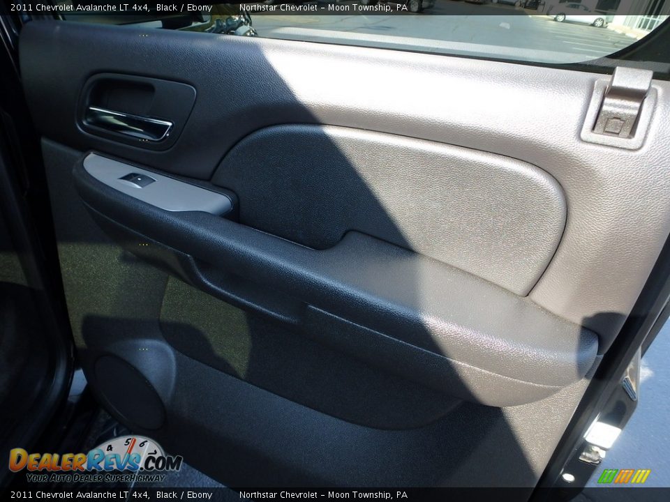 2011 Chevrolet Avalanche LT 4x4 Black / Ebony Photo #19