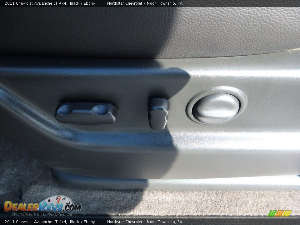2011 Chevrolet Avalanche LT 4x4 Black / Ebony Photo #25