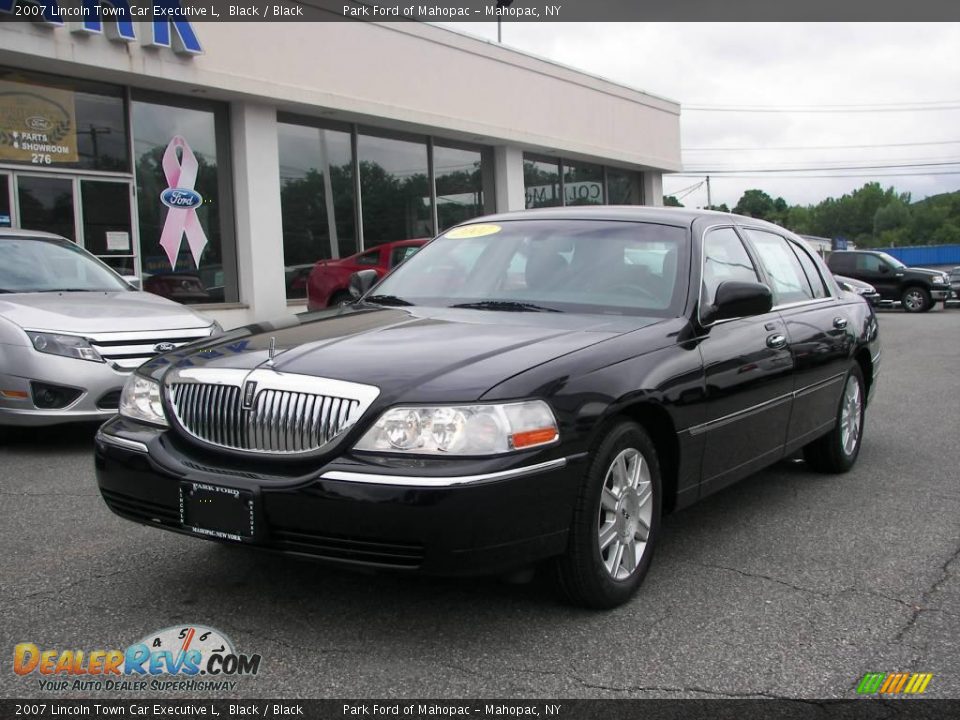 2007 Lincoln Town Car Executive L Black / Black Photo #1