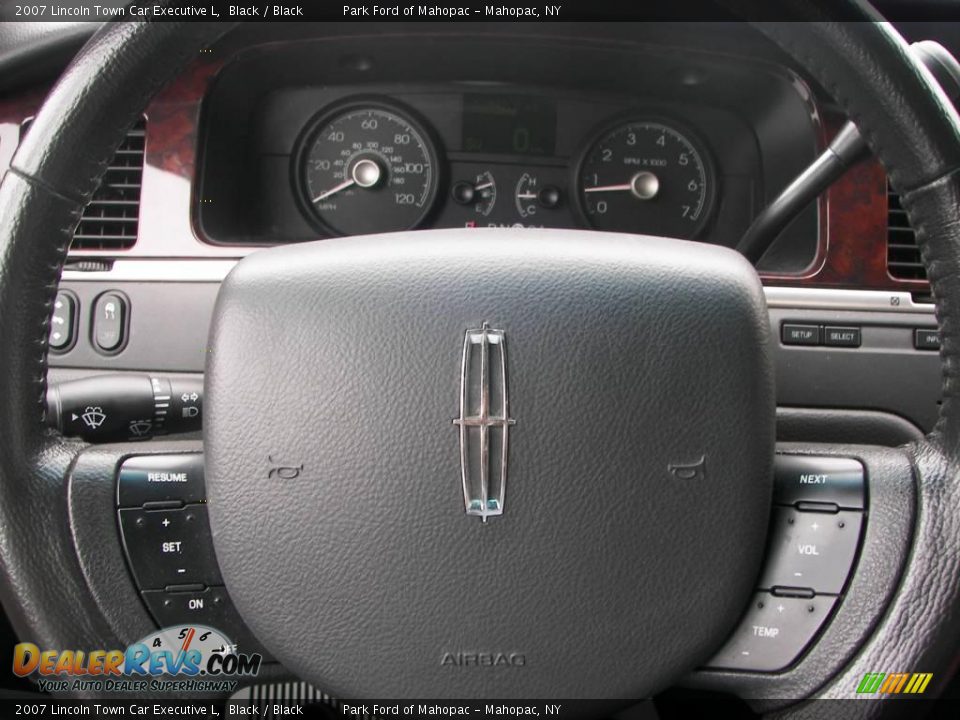 2007 Lincoln Town Car Executive L Black / Black Photo #12