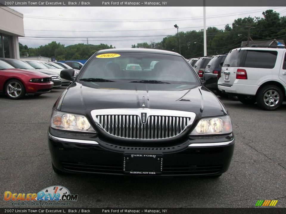 2007 Lincoln Town Car Executive L Black / Black Photo #18
