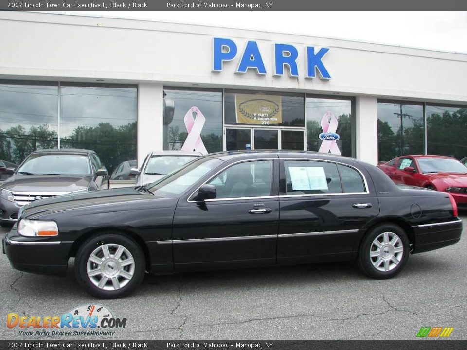 2007 Lincoln Town Car Executive L Black / Black Photo #20