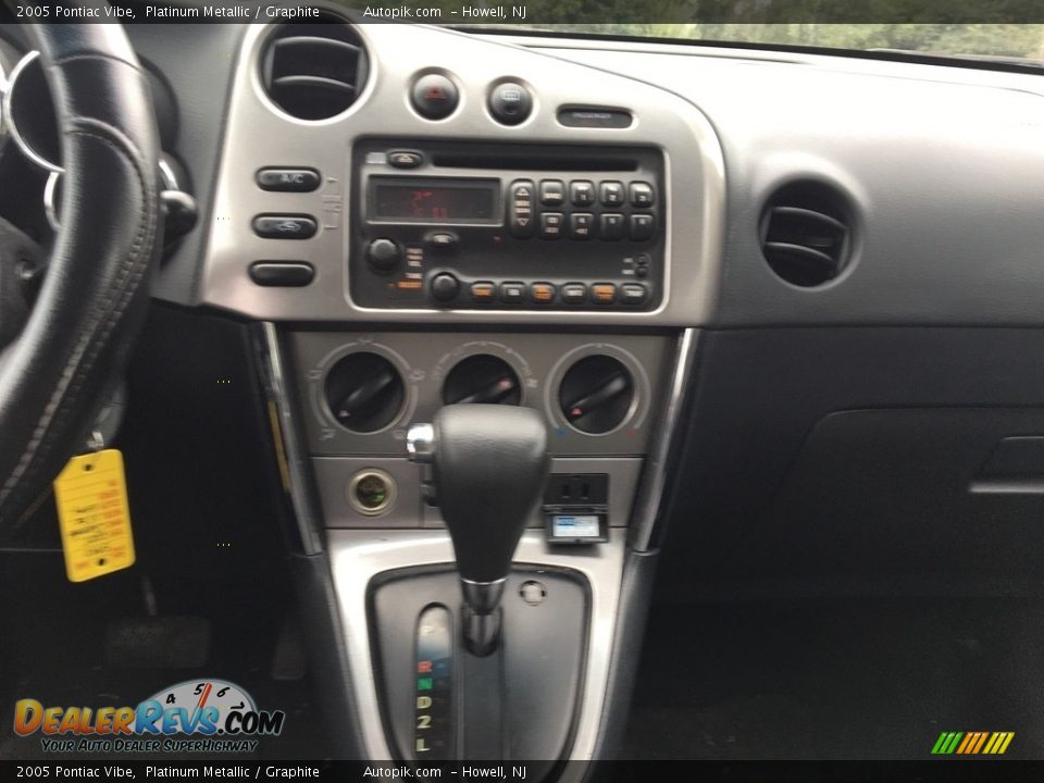 2005 Pontiac Vibe Platinum Metallic / Graphite Photo #15