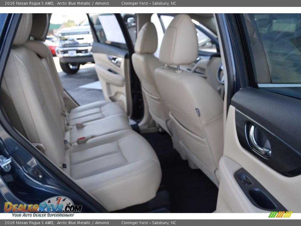 2016 Nissan Rogue S AWD Arctic Blue Metallic / Almond Photo #15