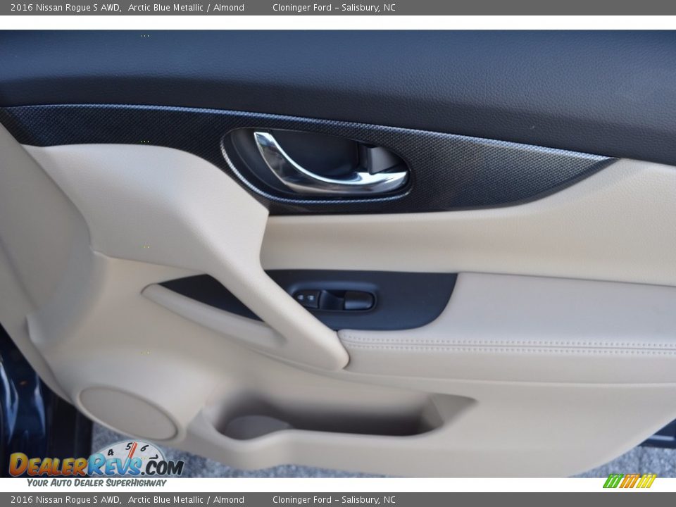 2016 Nissan Rogue S AWD Arctic Blue Metallic / Almond Photo #16