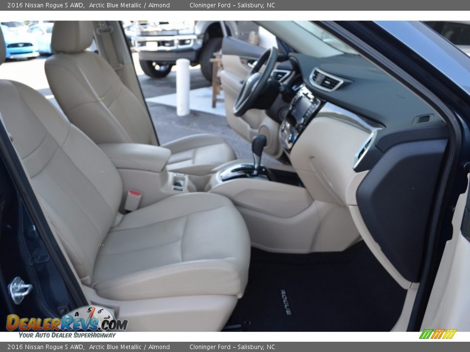 2016 Nissan Rogue S AWD Arctic Blue Metallic / Almond Photo #17