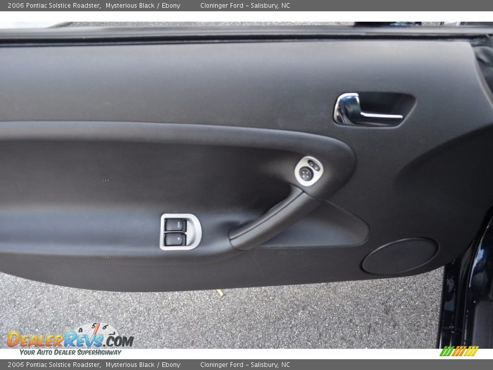 2006 Pontiac Solstice Roadster Mysterious Black / Ebony Photo #8