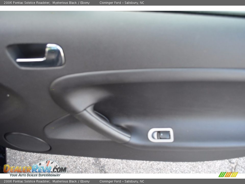 2006 Pontiac Solstice Roadster Mysterious Black / Ebony Photo #11