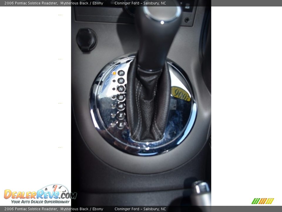 2006 Pontiac Solstice Roadster Mysterious Black / Ebony Photo #14