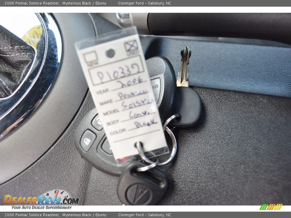 2006 Pontiac Solstice Roadster Mysterious Black / Ebony Photo #17