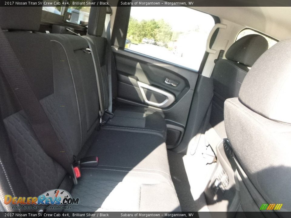 2017 Nissan Titan SV Crew Cab 4x4 Brilliant Silver / Black Photo #12