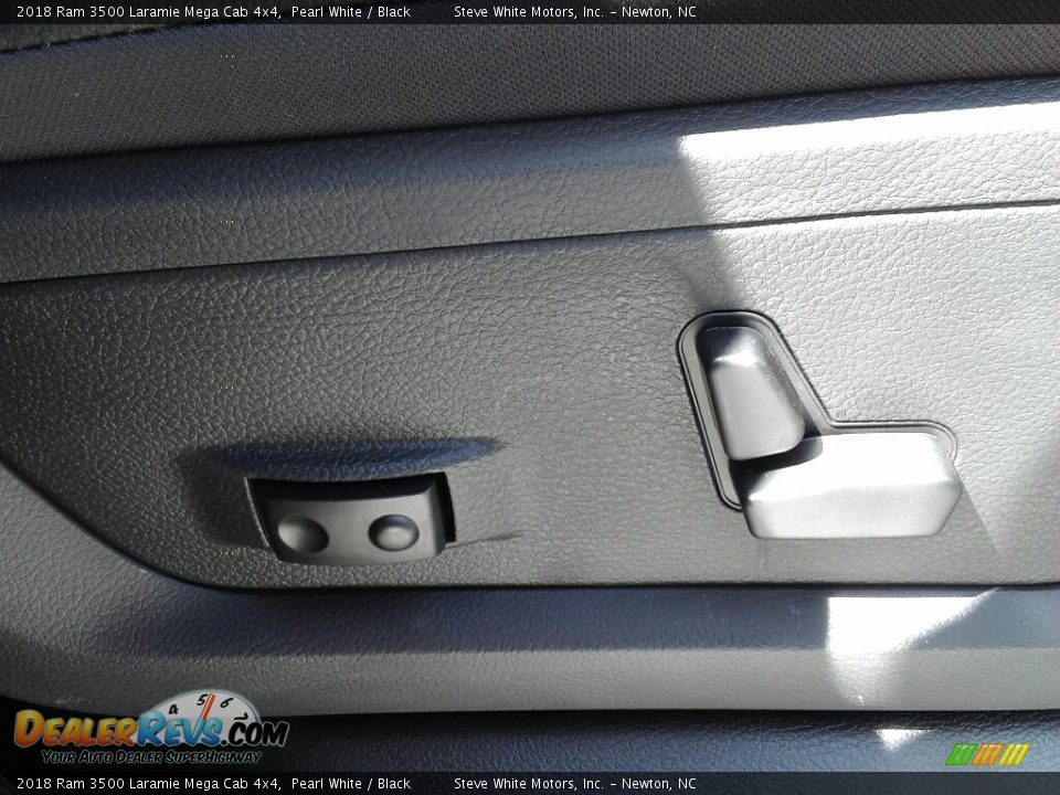 2018 Ram 3500 Laramie Mega Cab 4x4 Pearl White / Black Photo #33