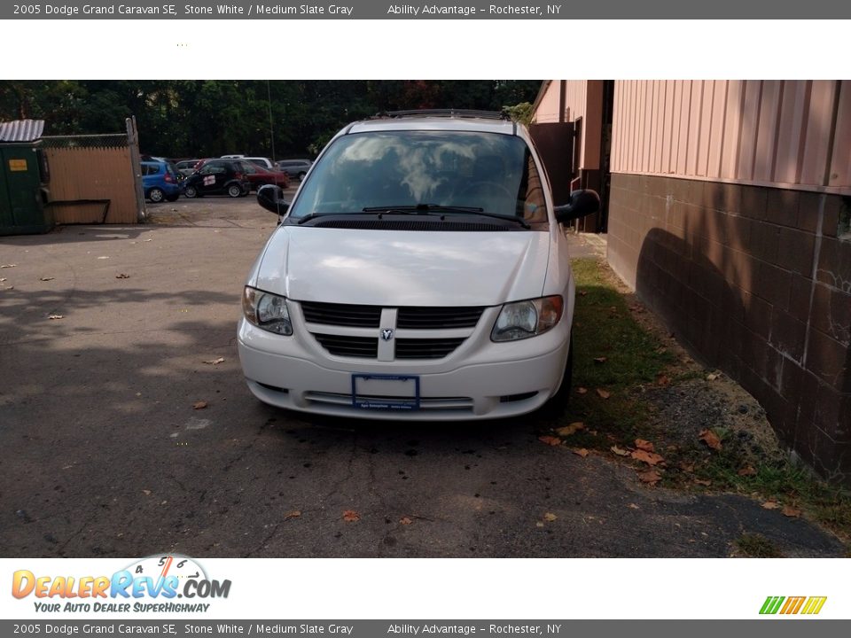 2005 Dodge Grand Caravan SE Stone White / Medium Slate Gray Photo #2