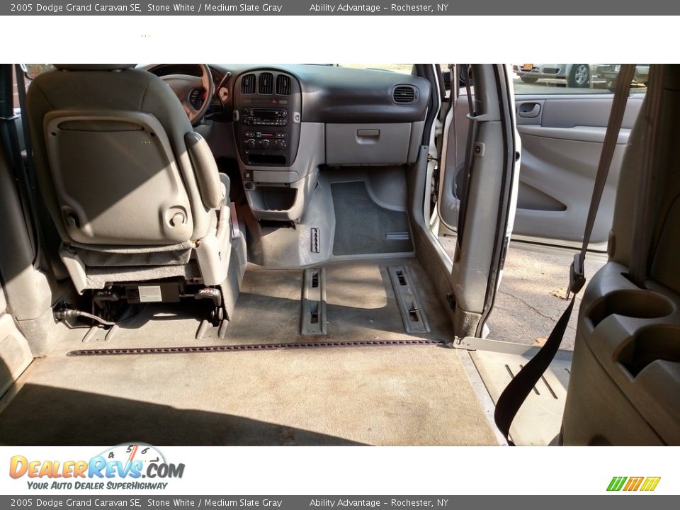 2005 Dodge Grand Caravan SE Stone White / Medium Slate Gray Photo #15