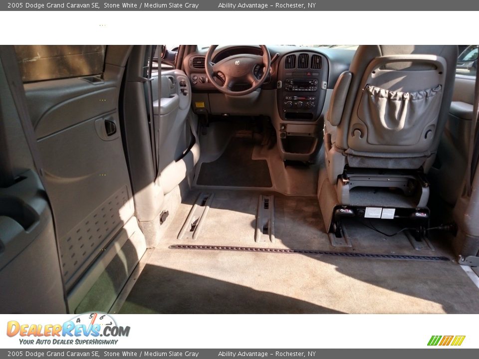 2005 Dodge Grand Caravan SE Stone White / Medium Slate Gray Photo #16