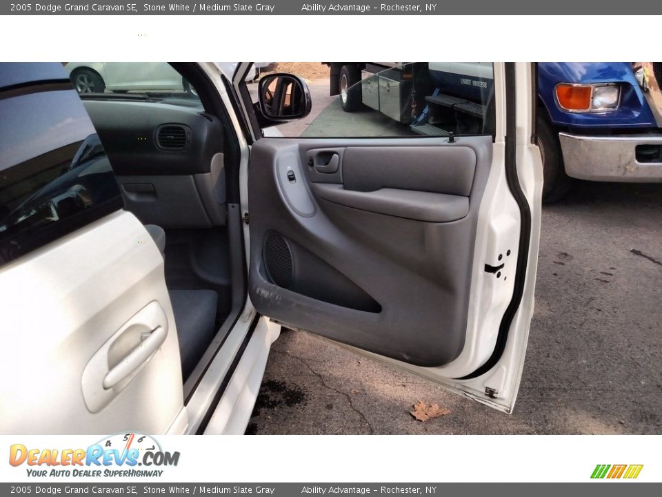 2005 Dodge Grand Caravan SE Stone White / Medium Slate Gray Photo #22