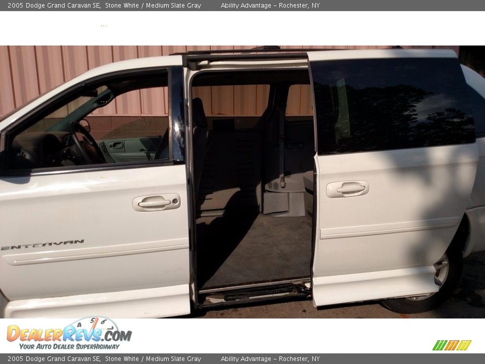 2005 Dodge Grand Caravan SE Stone White / Medium Slate Gray Photo #27