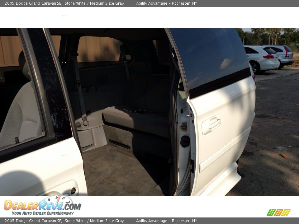 2005 Dodge Grand Caravan SE Stone White / Medium Slate Gray Photo #28