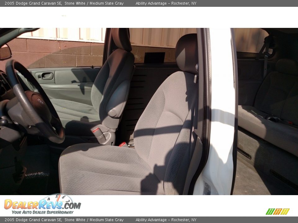 2005 Dodge Grand Caravan SE Stone White / Medium Slate Gray Photo #31