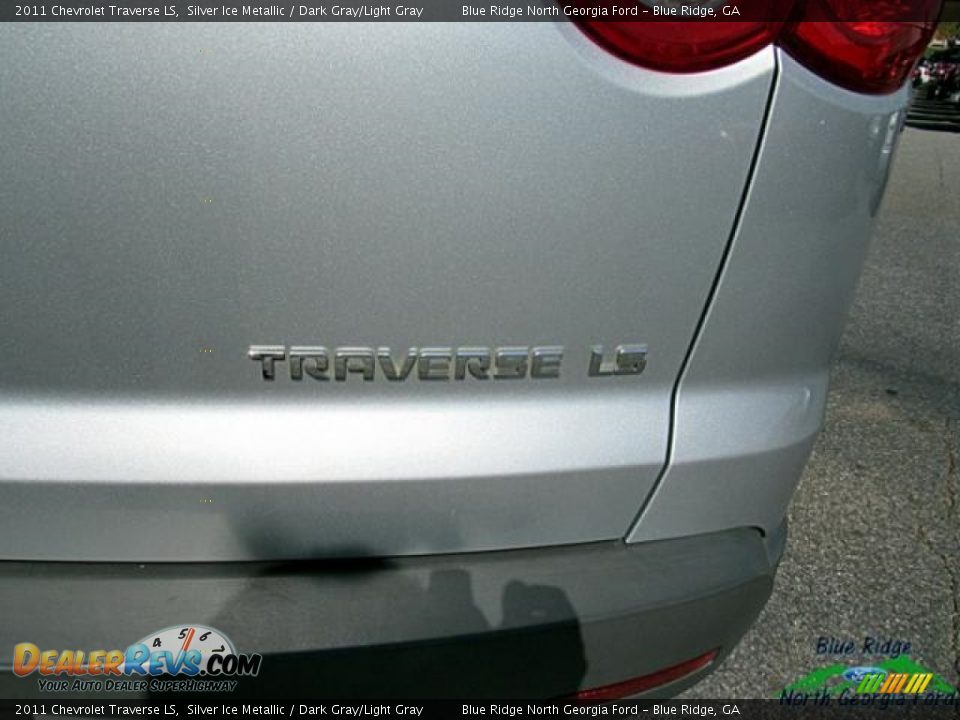 2011 Chevrolet Traverse LS Silver Ice Metallic / Dark Gray/Light Gray Photo #19