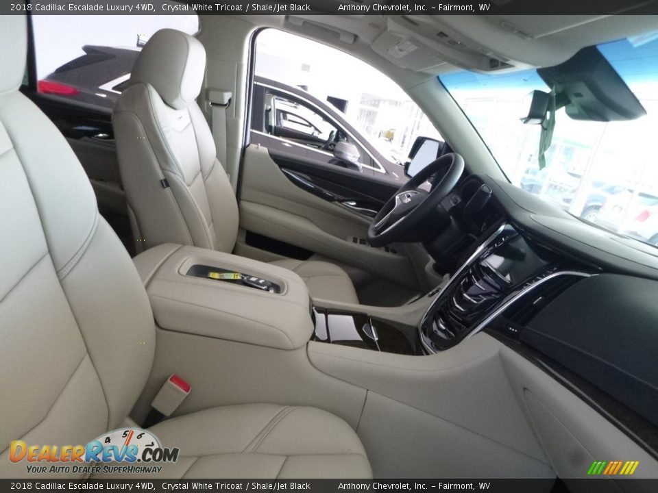 Front Seat of 2018 Cadillac Escalade Luxury 4WD Photo #8