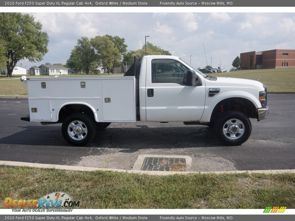 2010 Ford F250 Super Duty XL Regular Cab 4x4 Oxford White / Medium Stone Photo #2