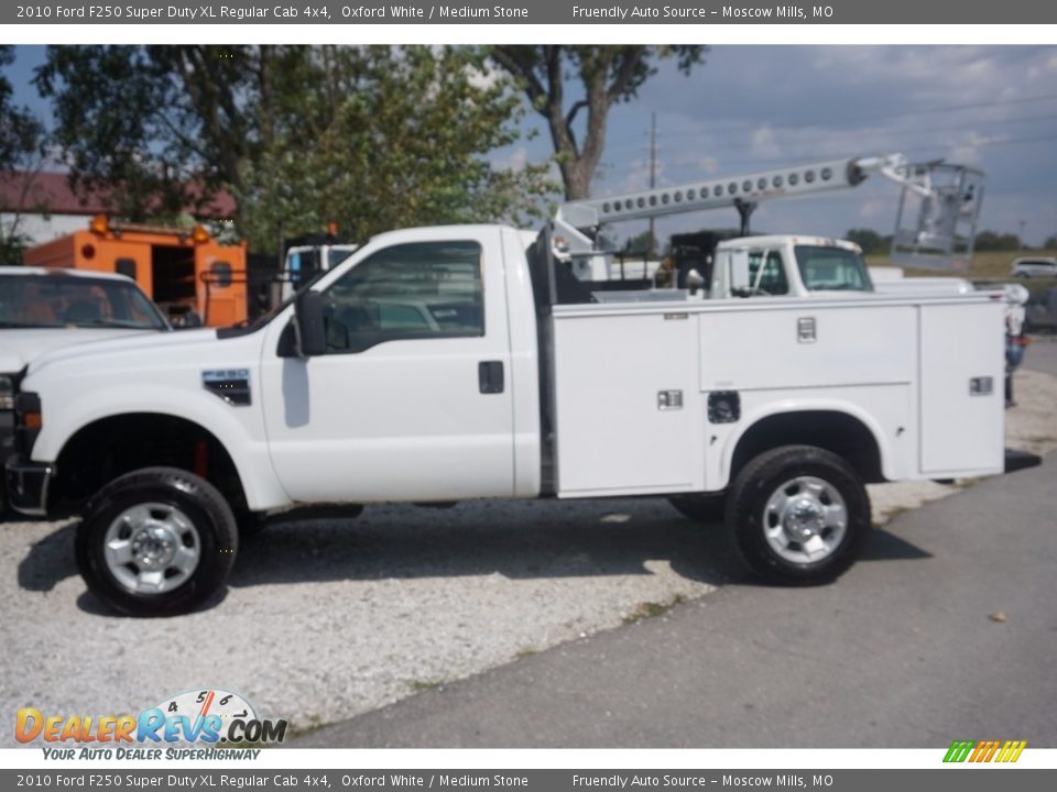 2010 Ford F250 Super Duty XL Regular Cab 4x4 Oxford White / Medium Stone Photo #4