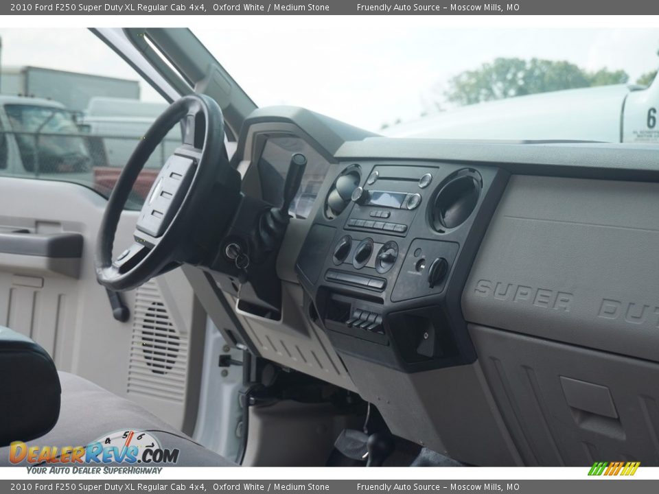 2010 Ford F250 Super Duty XL Regular Cab 4x4 Oxford White / Medium Stone Photo #10