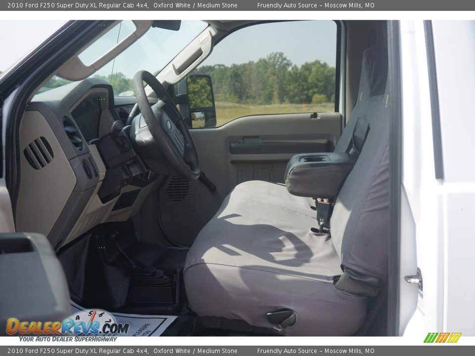 2010 Ford F250 Super Duty XL Regular Cab 4x4 Oxford White / Medium Stone Photo #11