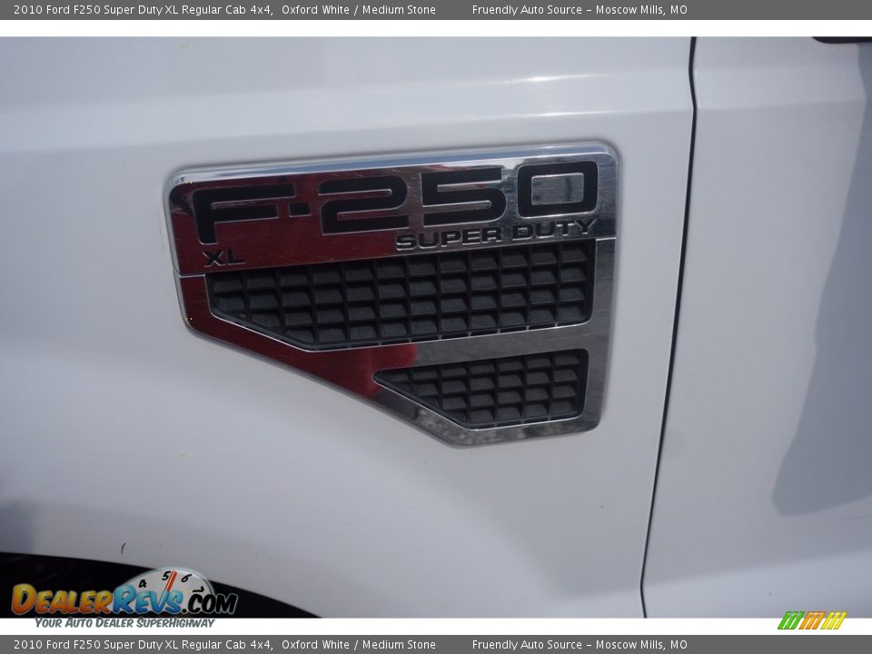 2010 Ford F250 Super Duty XL Regular Cab 4x4 Oxford White / Medium Stone Photo #16