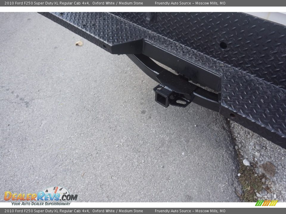 2010 Ford F250 Super Duty XL Regular Cab 4x4 Oxford White / Medium Stone Photo #17