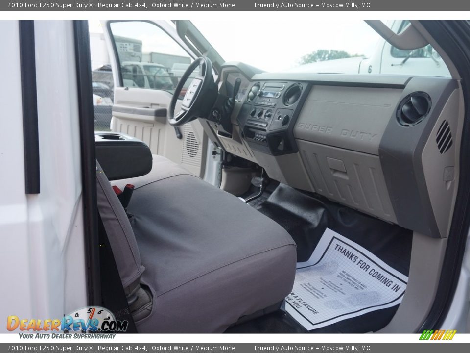 2010 Ford F250 Super Duty XL Regular Cab 4x4 Oxford White / Medium Stone Photo #18