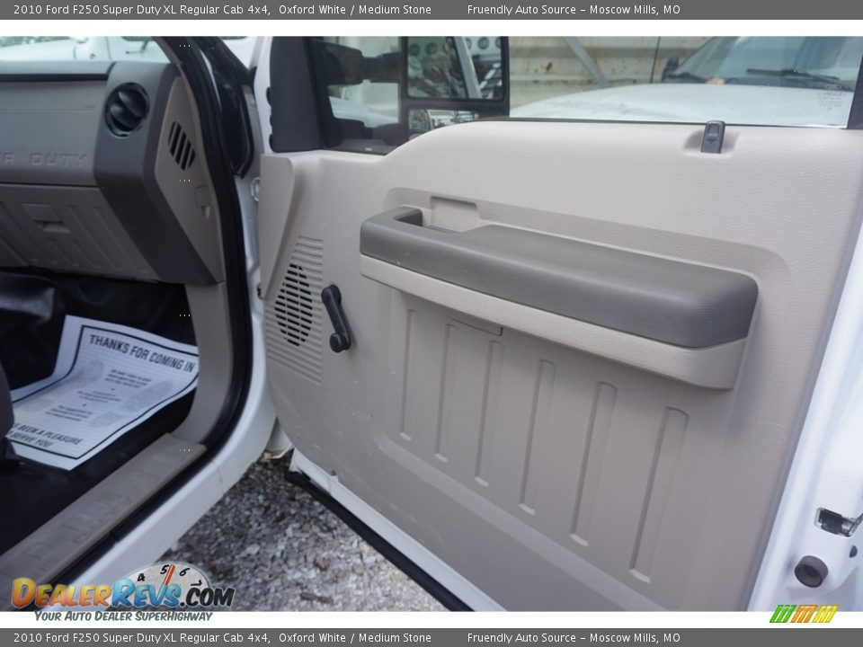 2010 Ford F250 Super Duty XL Regular Cab 4x4 Oxford White / Medium Stone Photo #19