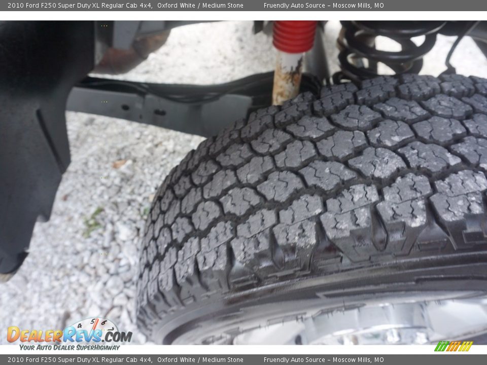2010 Ford F250 Super Duty XL Regular Cab 4x4 Oxford White / Medium Stone Photo #23