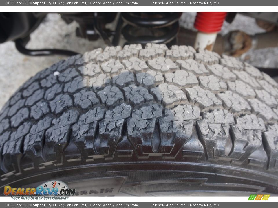 2010 Ford F250 Super Duty XL Regular Cab 4x4 Oxford White / Medium Stone Photo #24