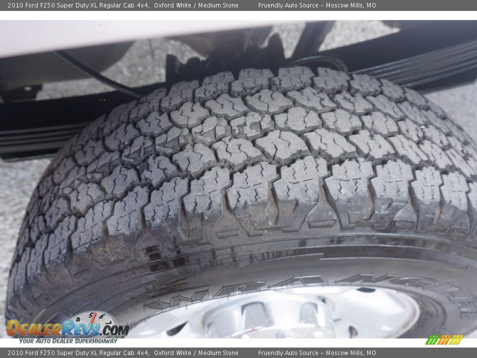 2010 Ford F250 Super Duty XL Regular Cab 4x4 Oxford White / Medium Stone Photo #25
