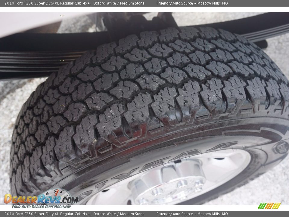 2010 Ford F250 Super Duty XL Regular Cab 4x4 Oxford White / Medium Stone Photo #26