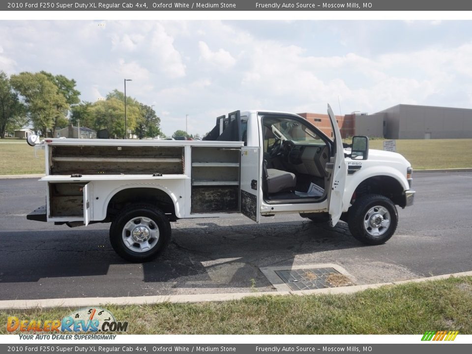 2010 Ford F250 Super Duty XL Regular Cab 4x4 Oxford White / Medium Stone Photo #33