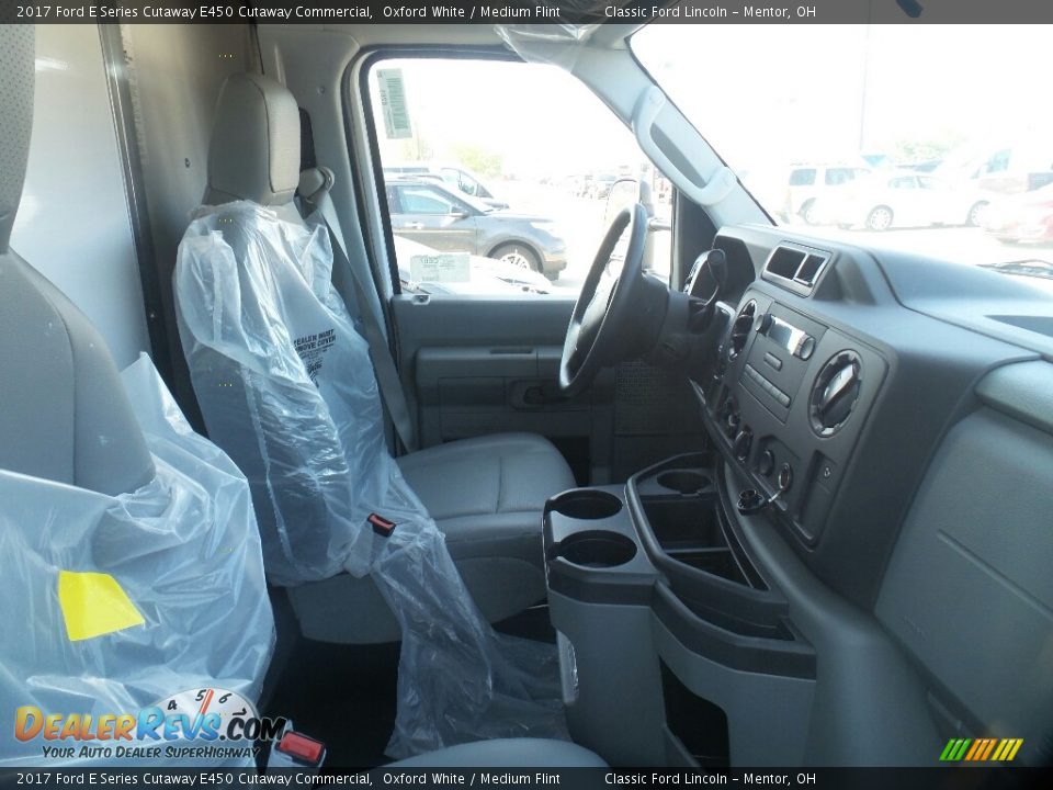 2017 Ford E Series Cutaway E450 Cutaway Commercial Oxford White / Medium Flint Photo #4