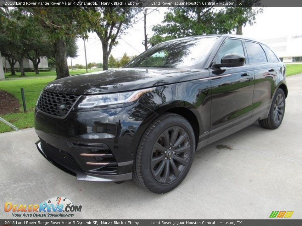 Front 3/4 View of 2018 Land Rover Range Rover Velar R Dynamic SE Photo #10