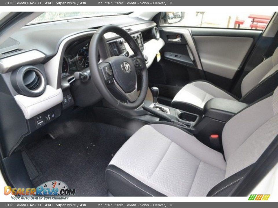 2018 Toyota RAV4 XLE AWD Super White / Ash Photo #5