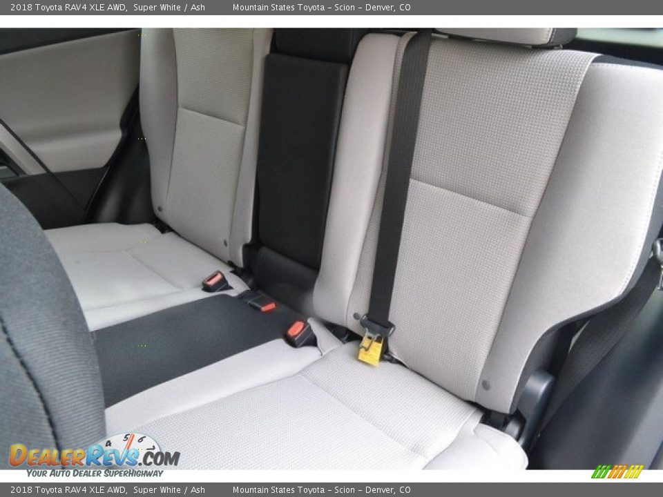 2018 Toyota RAV4 XLE AWD Super White / Ash Photo #7